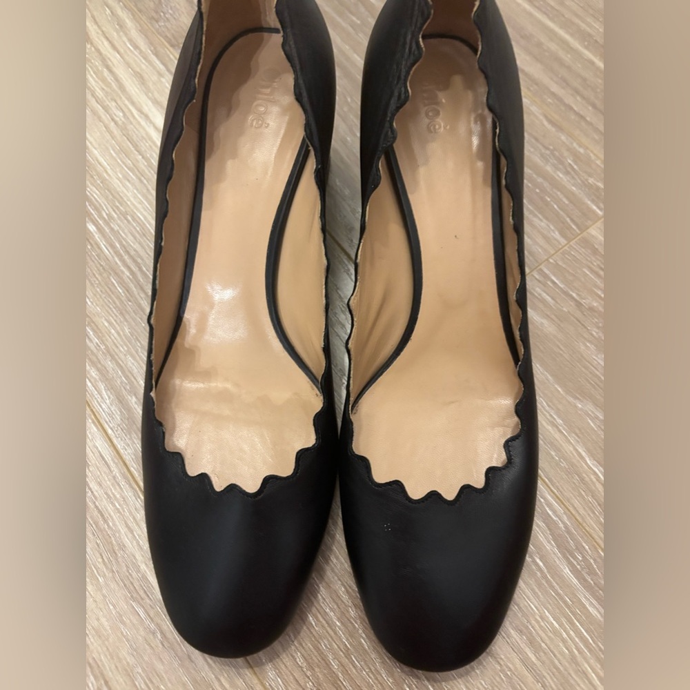 Chloe Scalloped Women's heels - Picture 4 of 9